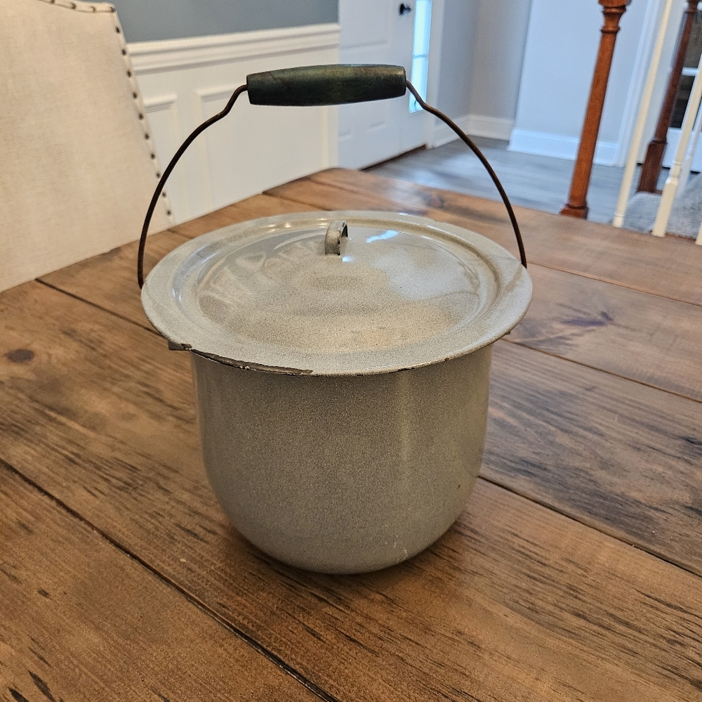 Vintage Enamelware Stock Pot/Bucket Wood Handle & Lid